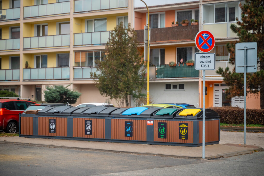 polopodzemne a podzemne kontajnery na odpad 